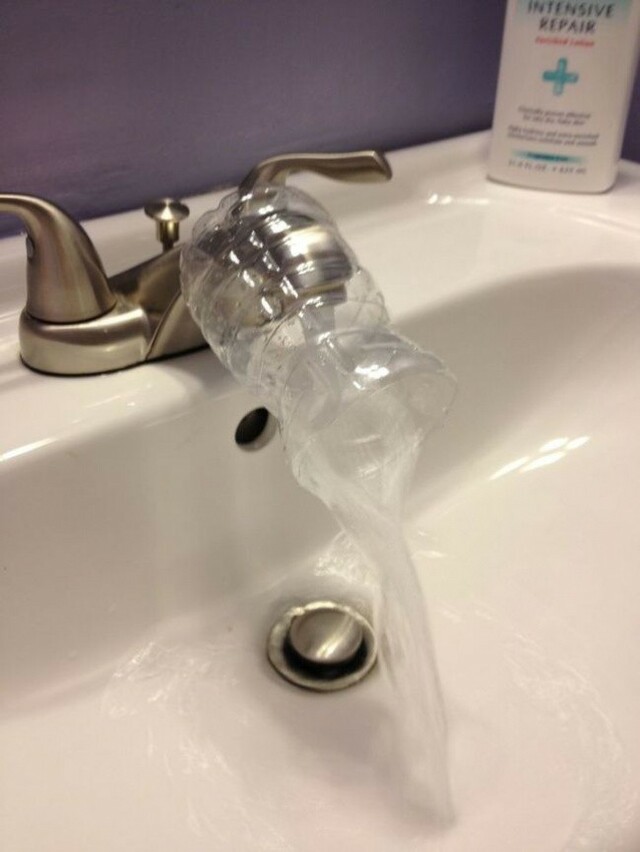 Làm vòi nước từ chai nhựa